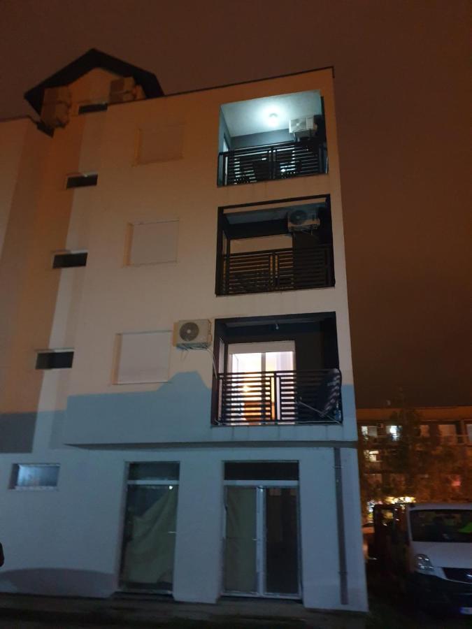 Stan Na Dan Niksic Apartamento Exterior foto