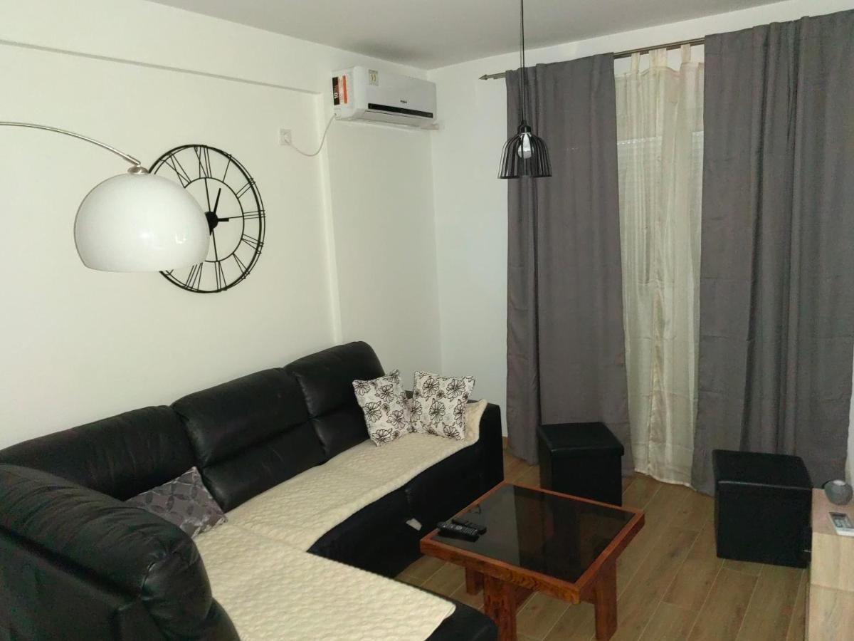 Stan Na Dan Niksic Apartamento Exterior foto